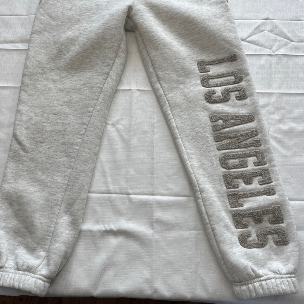 Women's Gray Joggers with Los Angeles Print - Picture 1 of 6